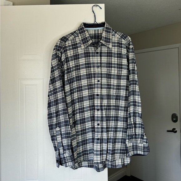 Giacomo Plaid Twill Button-Up Flannel
Size: M
color: Blue - Picture 1 of 6